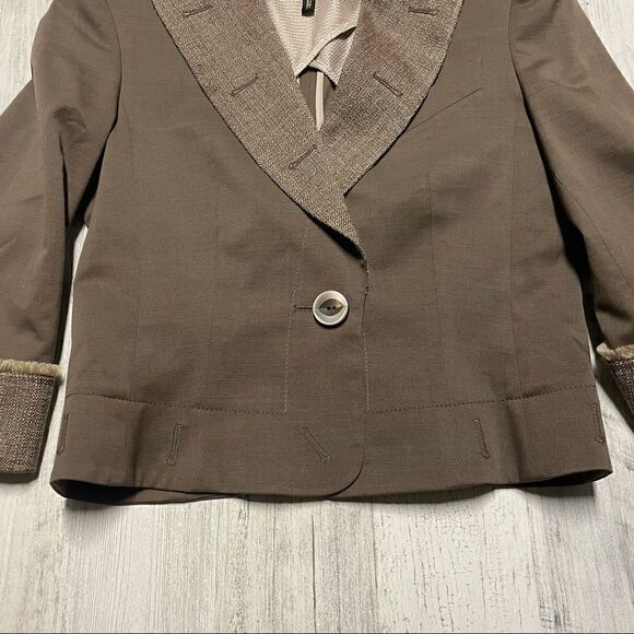 Escada Oak Virgin Wool Cropped Blazer - Picture 5 of 11